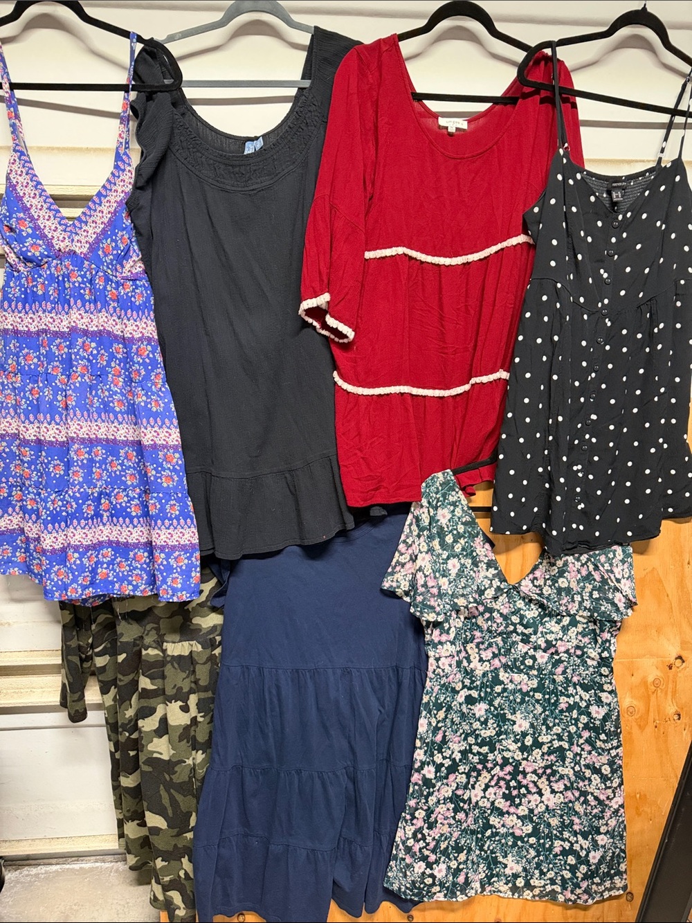 Bundle of 7 size 2XL dresses around knee length